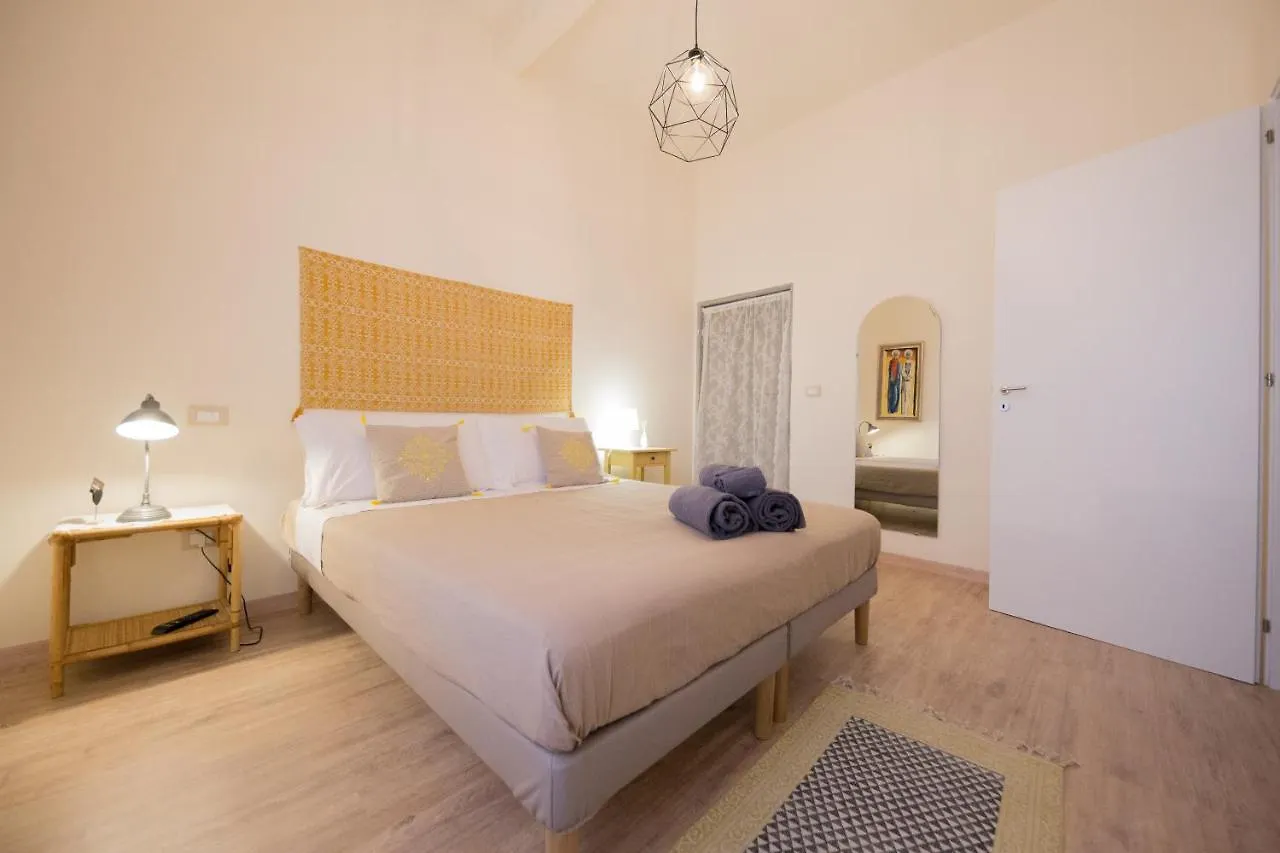 B&B In Acquaviva Livorno Bed & Breakfast